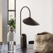 ferm LIVING Arum bordlampe, sort, marmor, stål, 50 cm