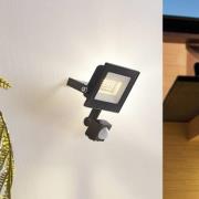 Prios udendørs LED-spot Maikel, sensor, 20W, metal, sæt med 2 stk