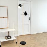 Dyberg Larsen gulvlampe Ocean, sort/messing, 2 lyskilder.