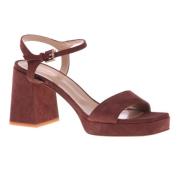 Sandal in brown suede