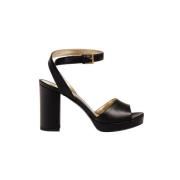 Sort platform sandal