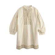 Boheme Linned Kjole med Vintage Broderi