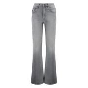 Metal Knap Straight Leg Jeans