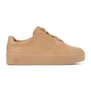 Beige sneakers på en tyk sål