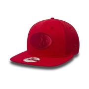 Rød Embosset Snapback Cap