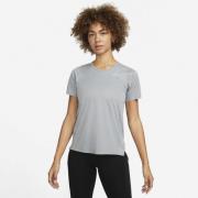 Nike Dri Fit Race Lobe T Shirt XS - Trænings T-shirts hos Magasin