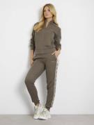 GUESS Britney Jogger Kvinde Equestrian Brown Sweatpants Str L - hos Ma...