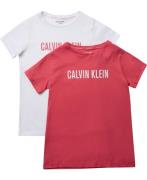 Calvin Klein 2PK TEE Str 10-12 år - 0vk Kortærmede T-shirts hos Magasi...